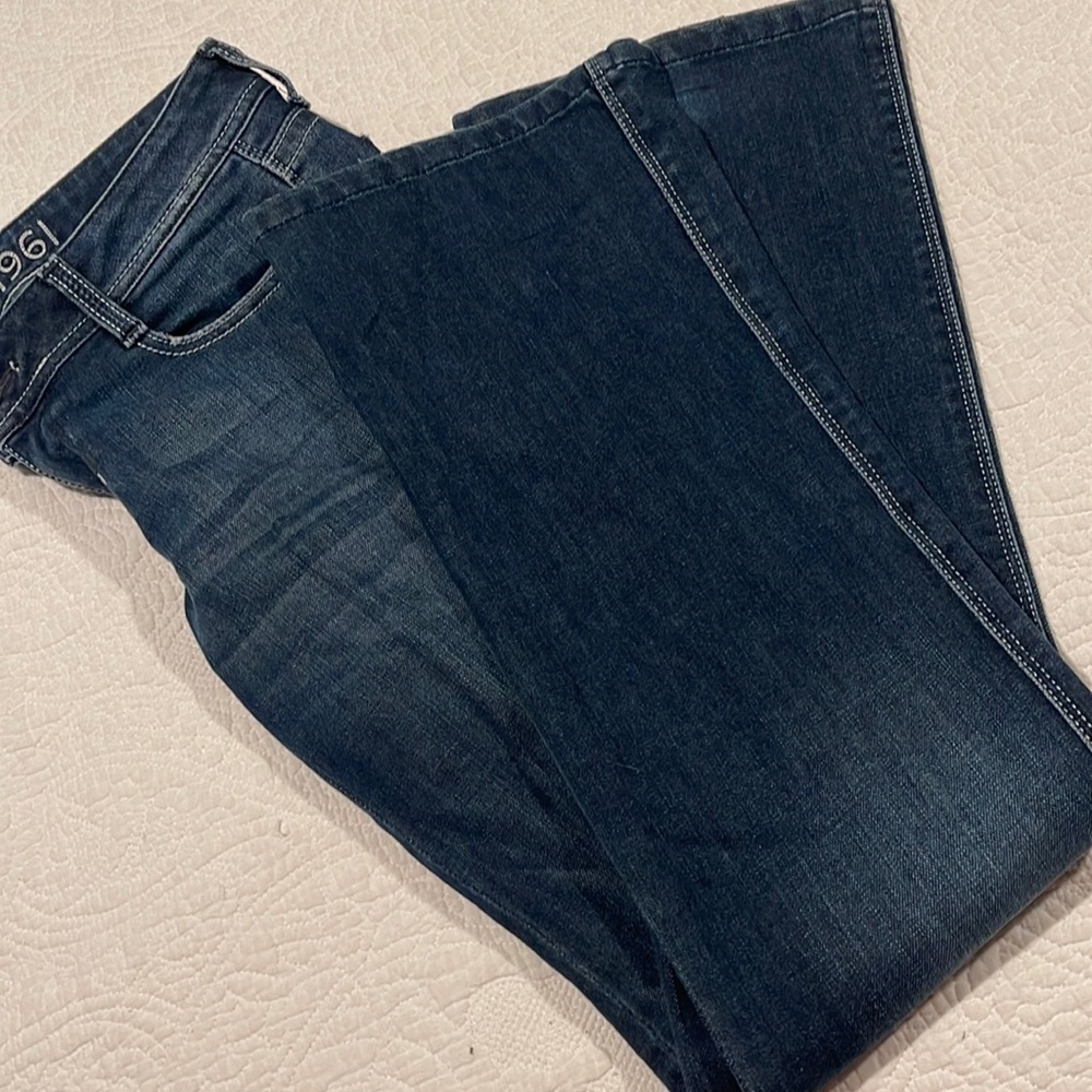 DL1961 flare bottom stretchy jeans